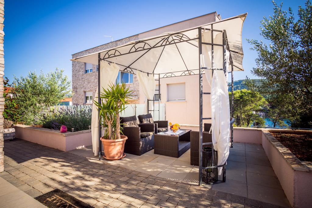 Apartment Falcon Stari Grad  Oda fotoğraf
