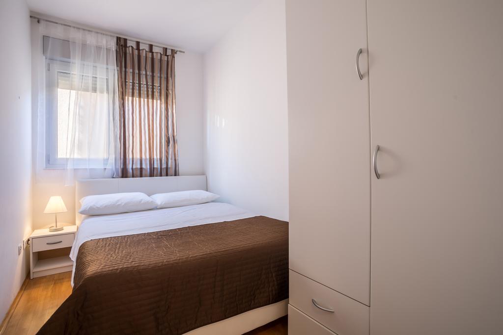 Apartment Falcon Stari Grad  Oda fotoğraf