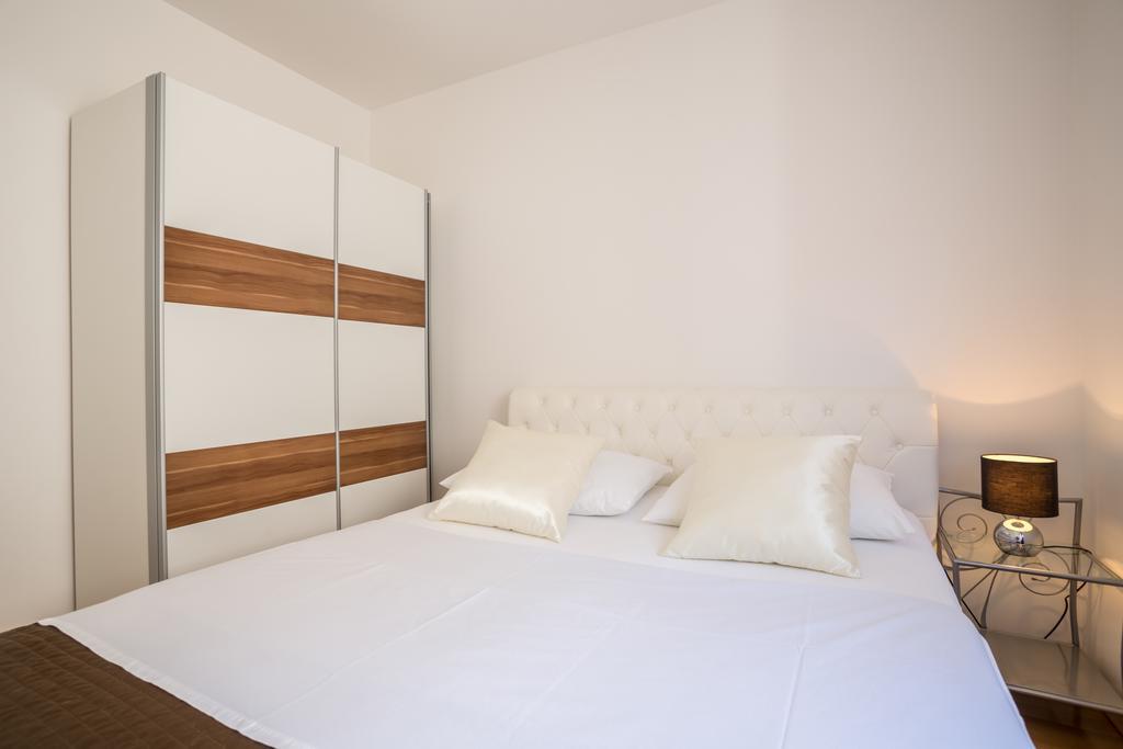 Apartment Falcon Stari Grad  Oda fotoğraf