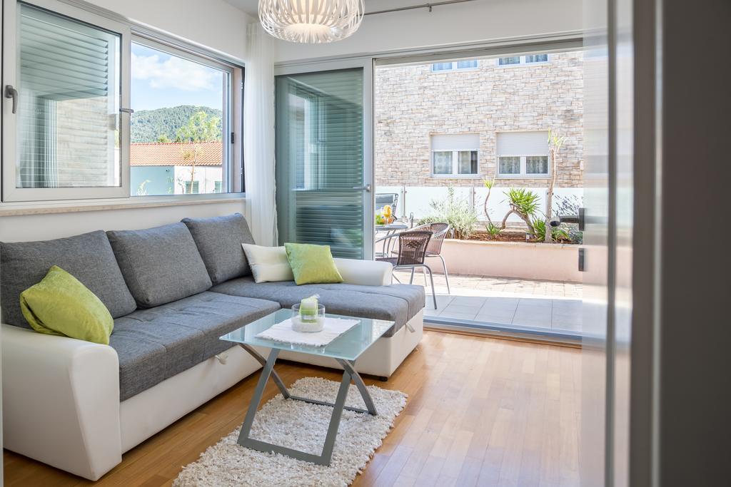 Apartment Falcon Stari Grad  Oda fotoğraf