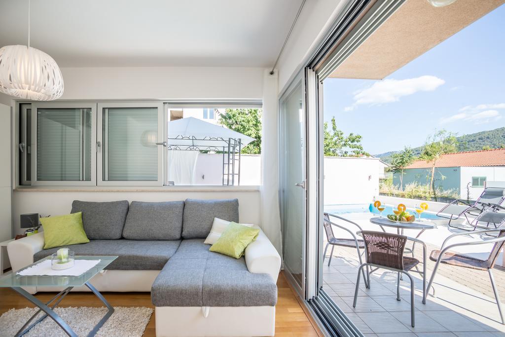 Apartment Falcon Stari Grad  Oda fotoğraf