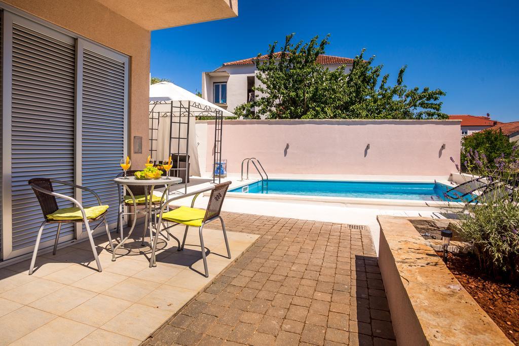 Apartment Falcon Stari Grad  Oda fotoğraf