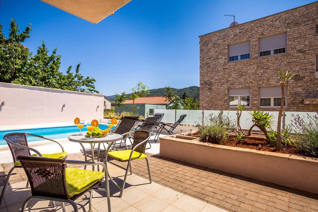 Apartment Falcon Stari Grad  Oda fotoğraf
