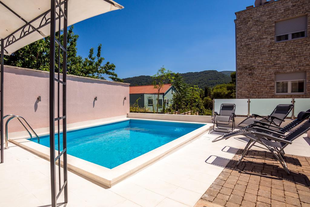 Apartment Falcon Stari Grad  Oda fotoğraf