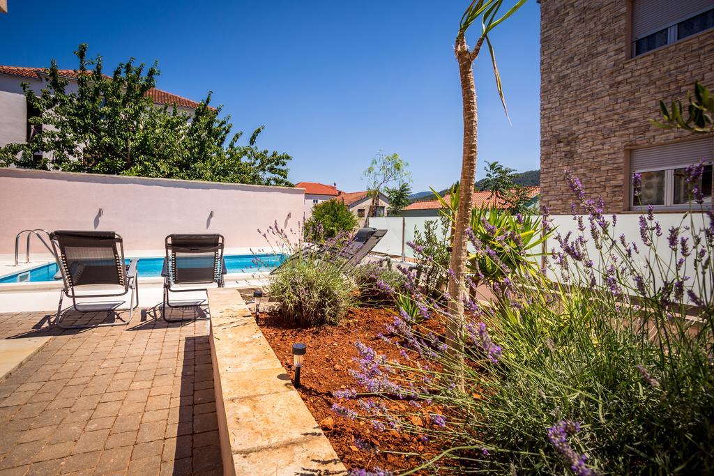 Apartment Falcon Stari Grad  Oda fotoğraf